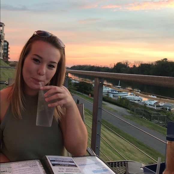 Meet your Posher, Bailey - Picture 1 of 2